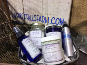 lavender falls farm, gift guide, gifts for her, gift ideas, Calling Tennessee Home, linen spray, lotion, bath salts, gift set