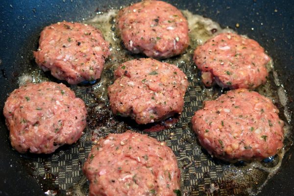 quick-easy-homemade-whiskey-maple-sausage-recipe-whiskey-barrel-aged-maple-syrup-barrel-aged-creations-breakfast-sausage